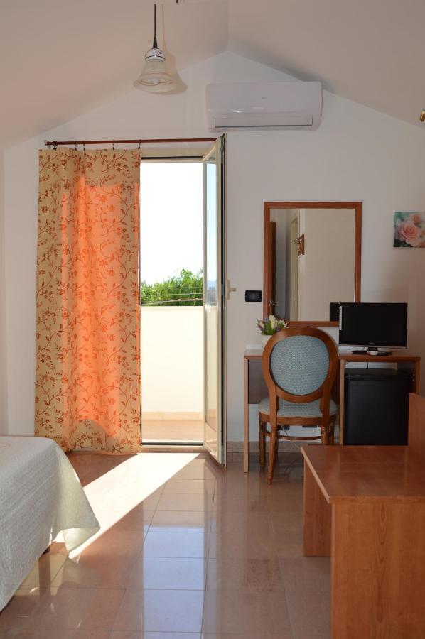 Isolabella Hotel Foce Varano Buitenkant foto