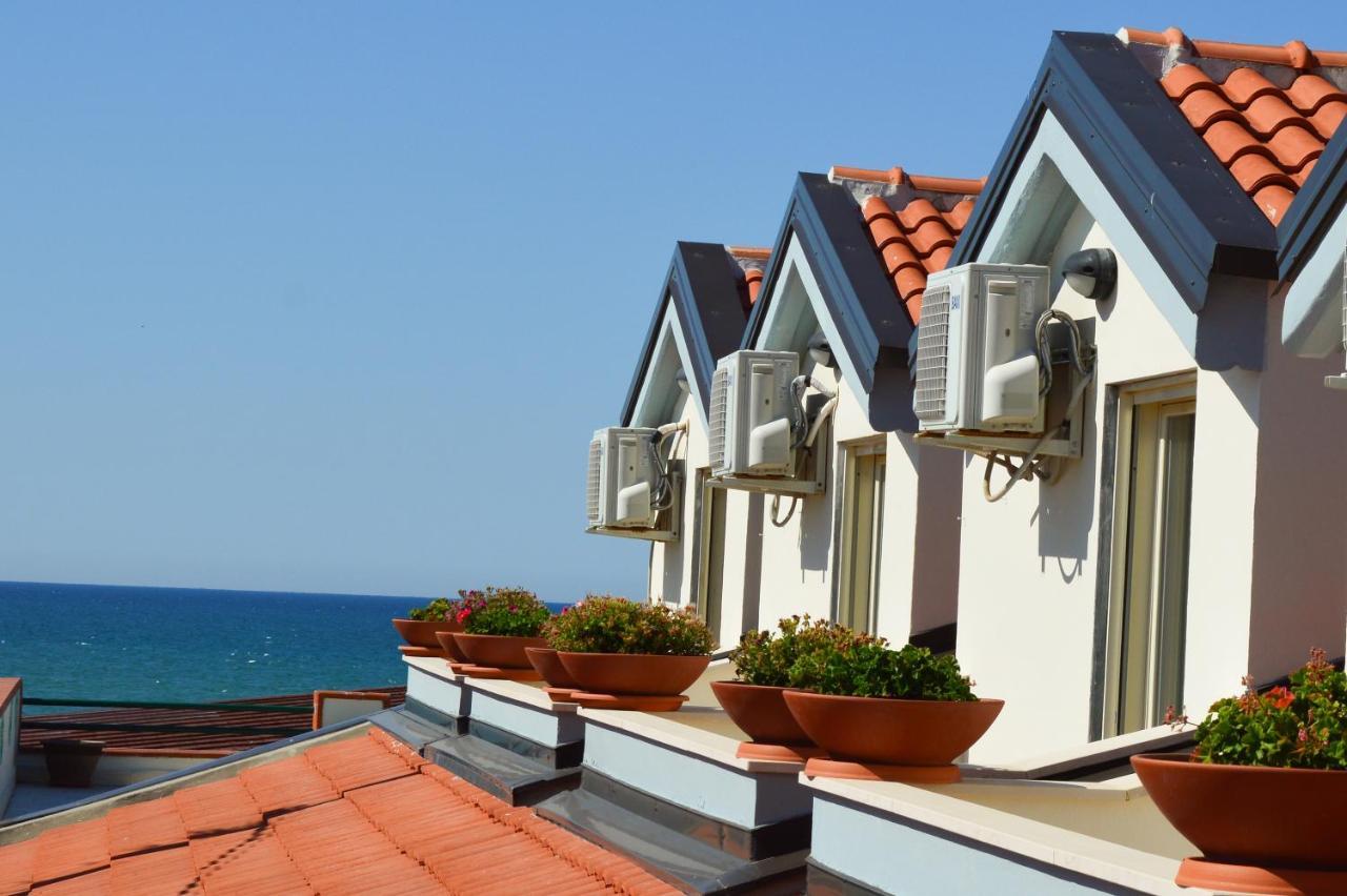 Isolabella Hotel Foce Varano Buitenkant foto