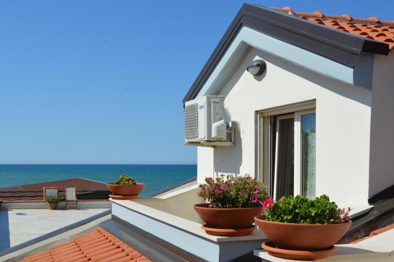 Isolabella Hotel Foce Varano Buitenkant foto