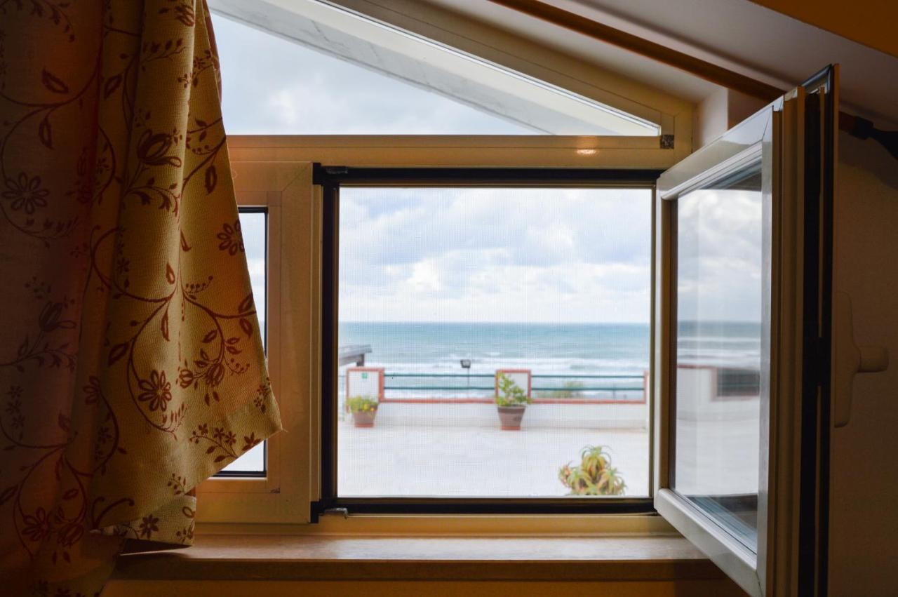 Isolabella Hotel Foce Varano Buitenkant foto