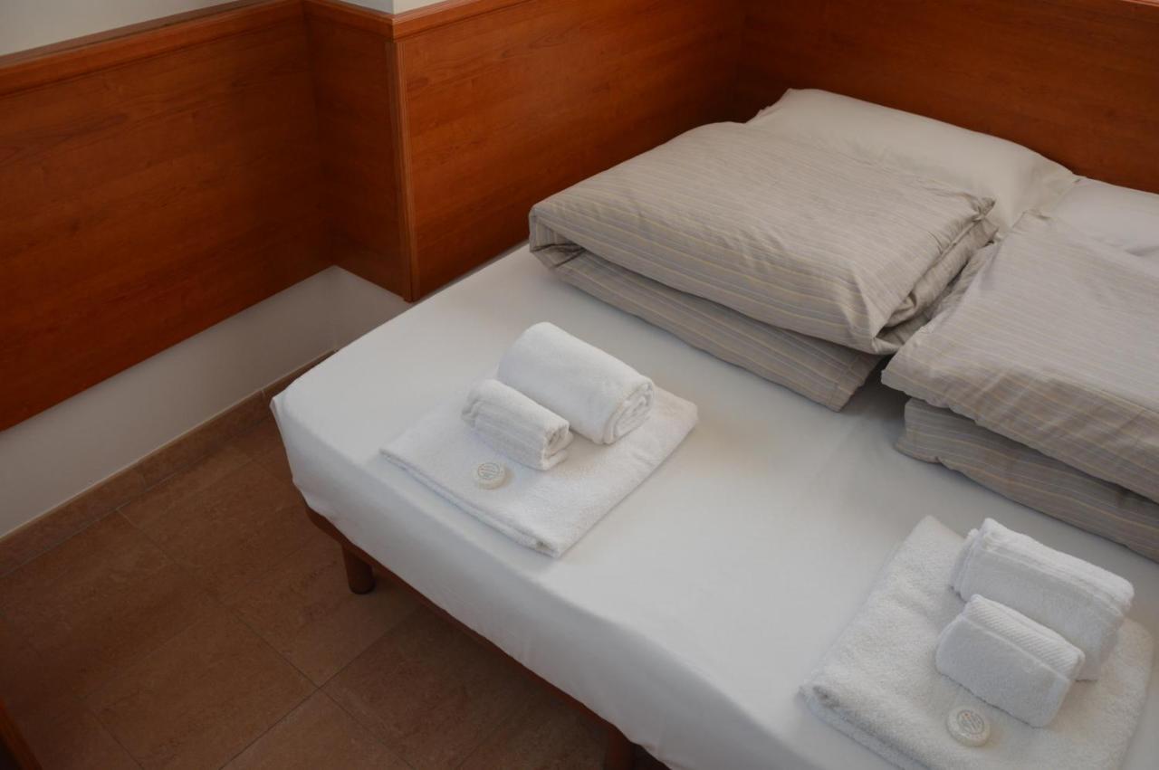 Isolabella Hotel Foce Varano Buitenkant foto