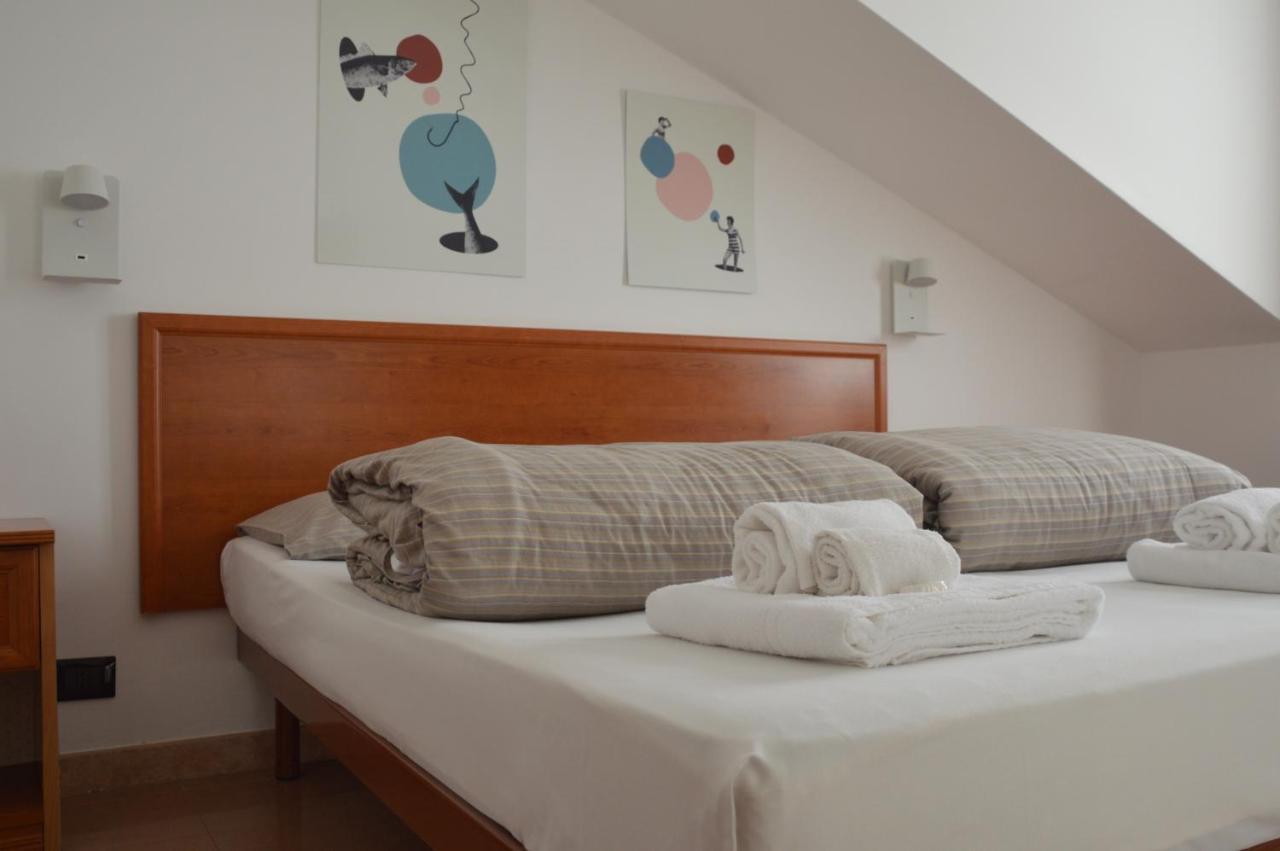 Isolabella Hotel Foce Varano Buitenkant foto