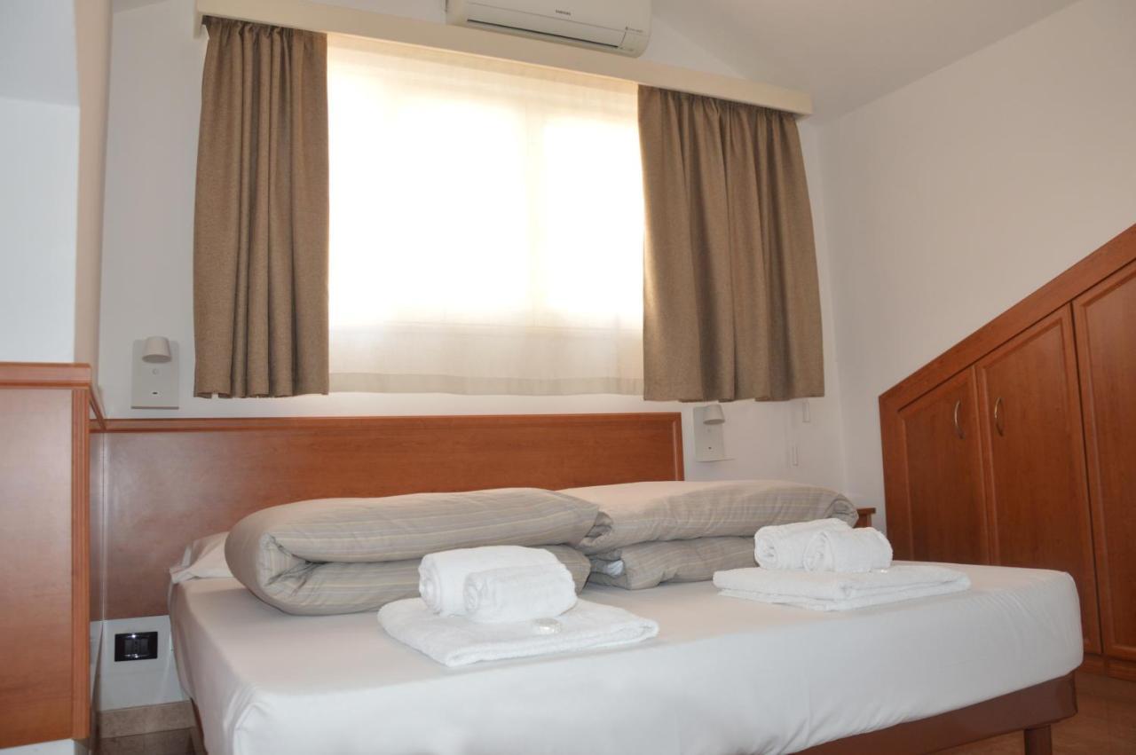 Isolabella Hotel Foce Varano Buitenkant foto
