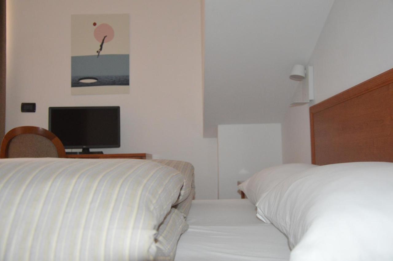 Isolabella Hotel Foce Varano Buitenkant foto