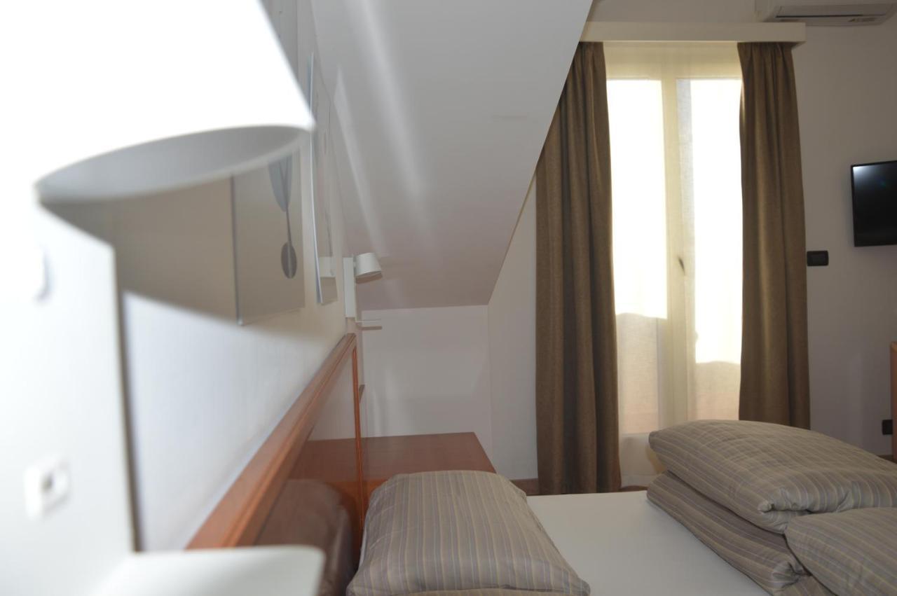 Isolabella Hotel Foce Varano Buitenkant foto