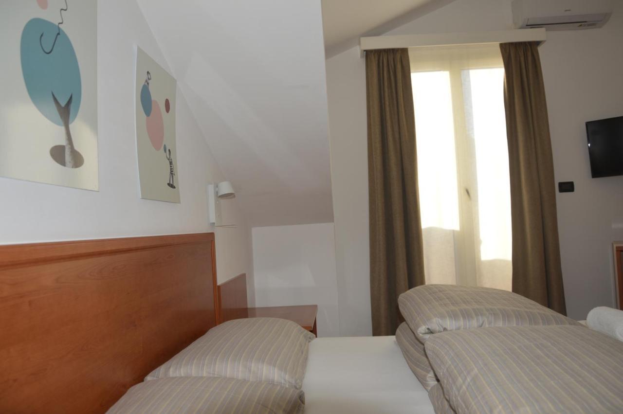 Isolabella Hotel Foce Varano Buitenkant foto