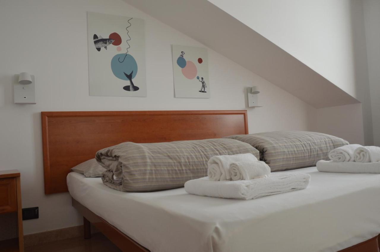 Isolabella Hotel Foce Varano Buitenkant foto