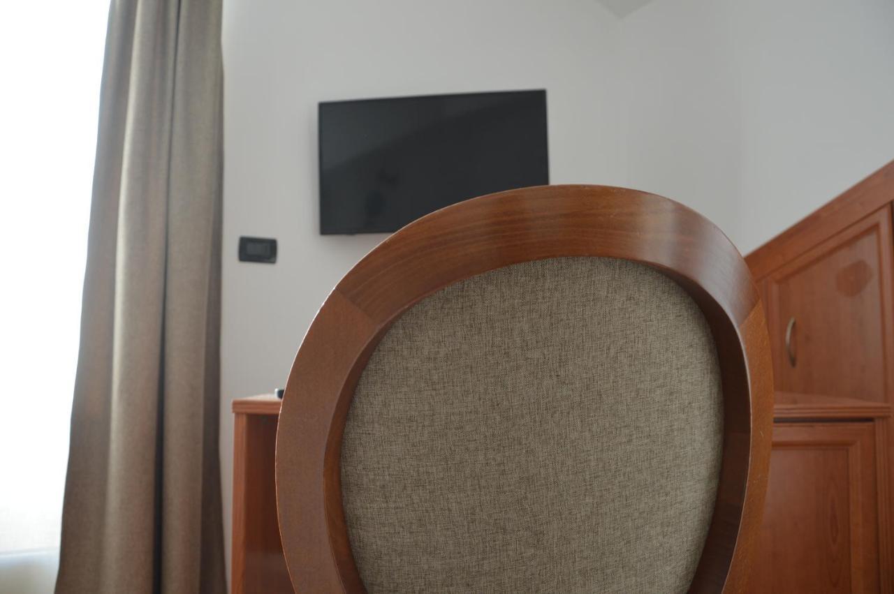 Isolabella Hotel Foce Varano Buitenkant foto